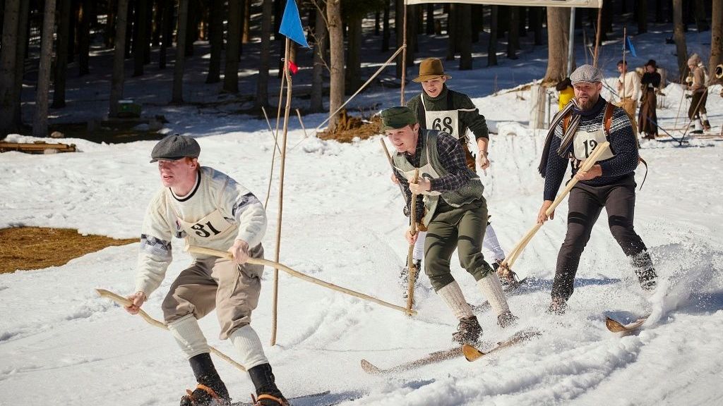 Výstava připomíná počátky lyžování. K vidění jsou i lyže s vázáním Jiřího Rašky